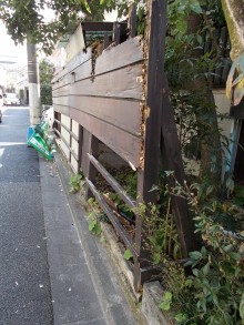 木製塀をグリッドフェンスお取替え 木製塀をグリッドフェンスお取替え